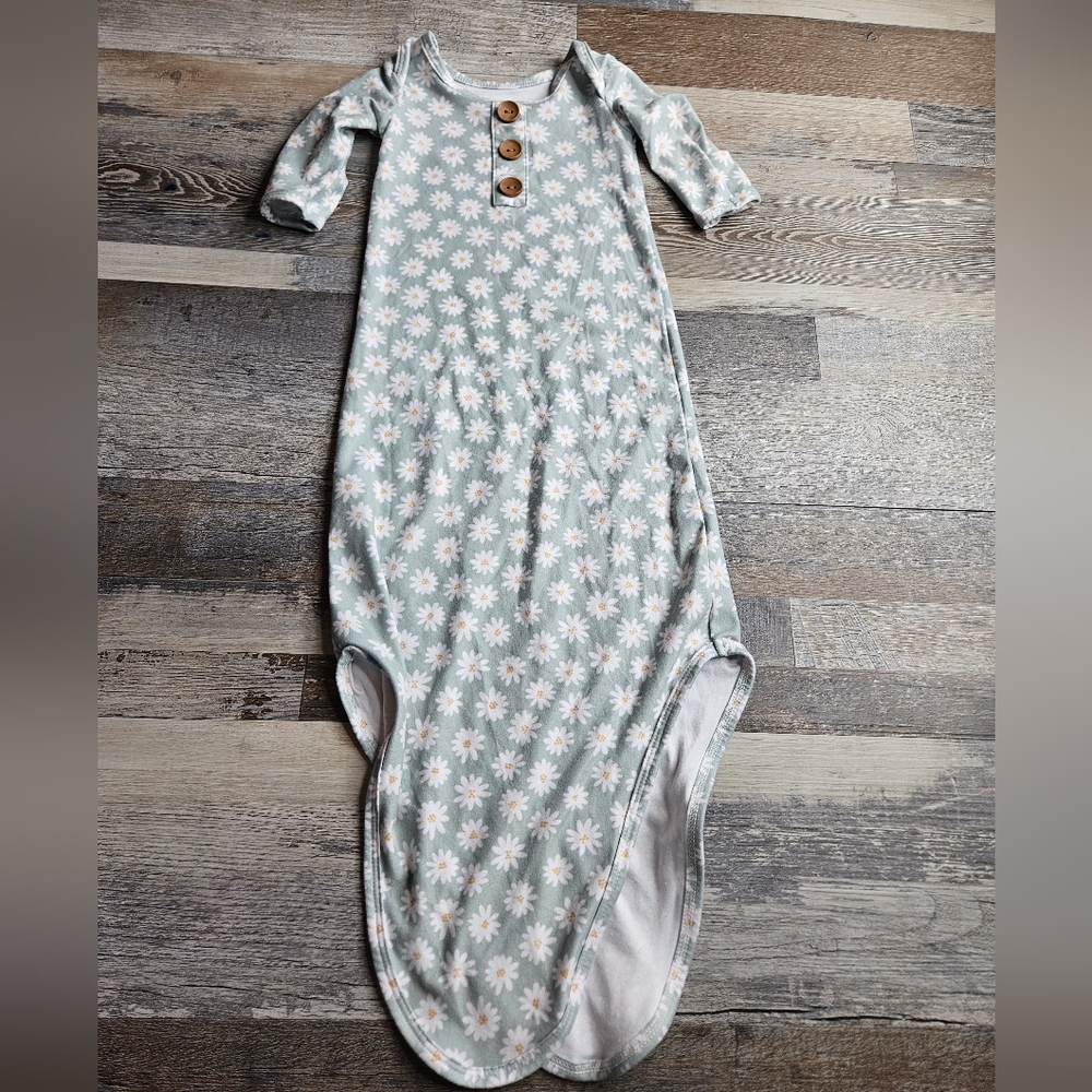 Caden Lane Knot Gown 0-3 Months Floral Daisy Print Wooden Buttons